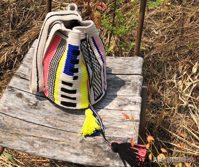 手工钩针编织手提包成品,钩针编织时尚又漂亮的女生手提包