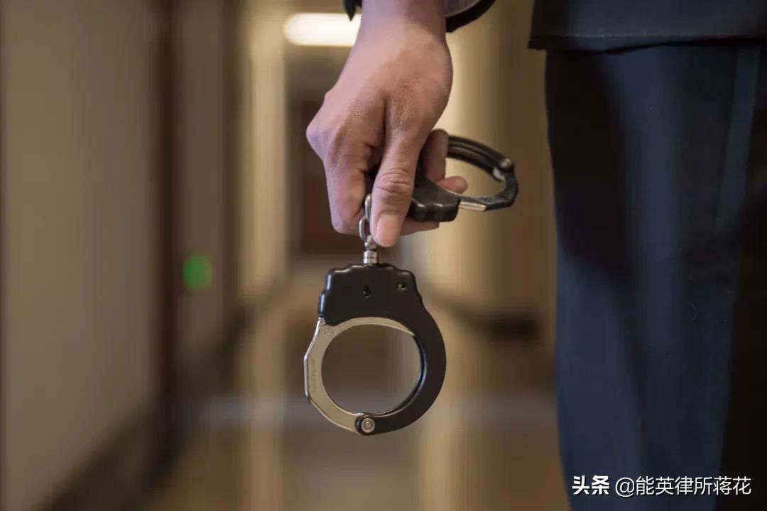 被打住院轻伤怎么判,被人打到轻伤如何判刑