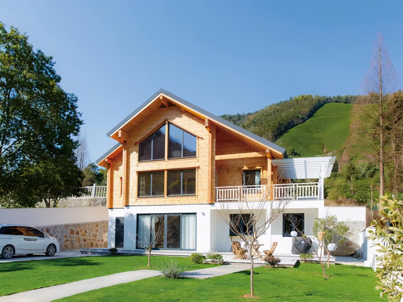 北京夫妻用200根木头造木屋过日子,北漂夫妻改造四合院