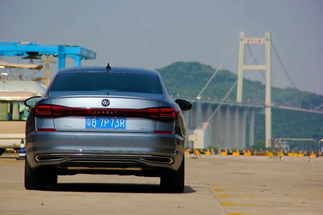 最新款帕萨特顶配评测,不再油腻