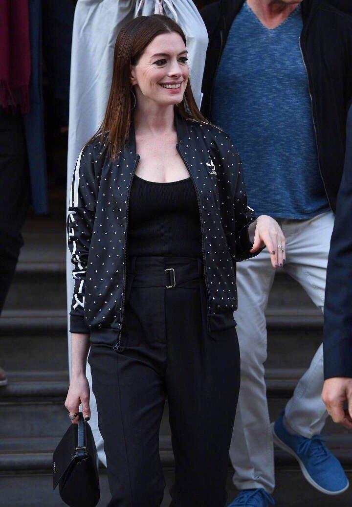 39岁安妮海瑟薇素颜,安妮海瑟薇脸上的皱纹