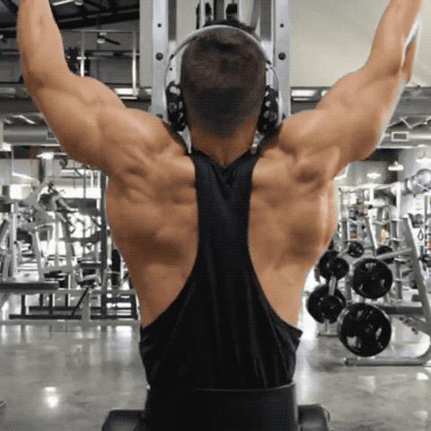 倒三角身材背部训练教程,怎样迅速练出倒三角形身材