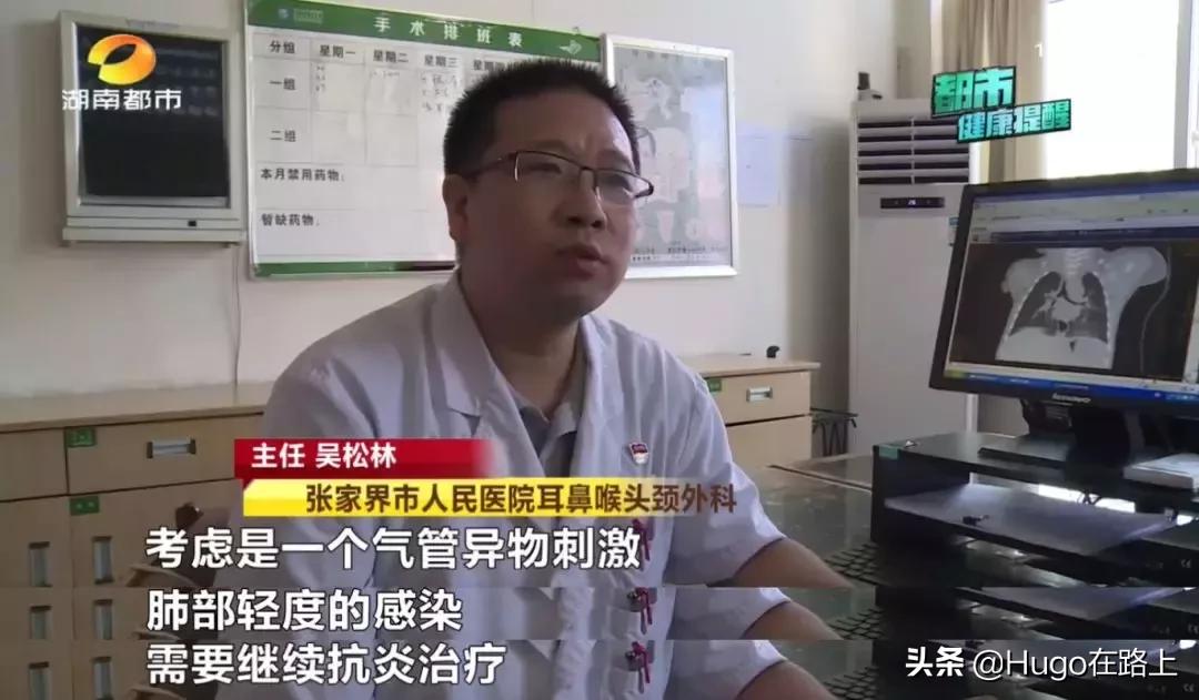 家长一口咬掉小孩食物,咬碎食物喂孩子