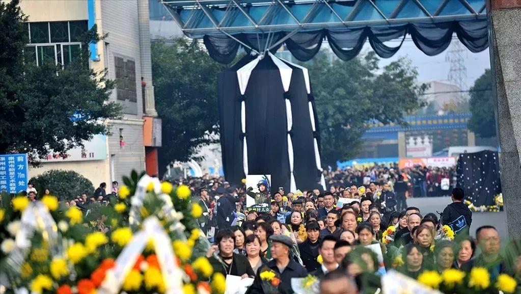 余旭墓碑,空军女英烈余旭视频