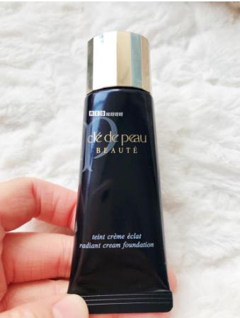 持妆久不暗沉的大牌粉底液测评,打造无瑕无纹奶油肌