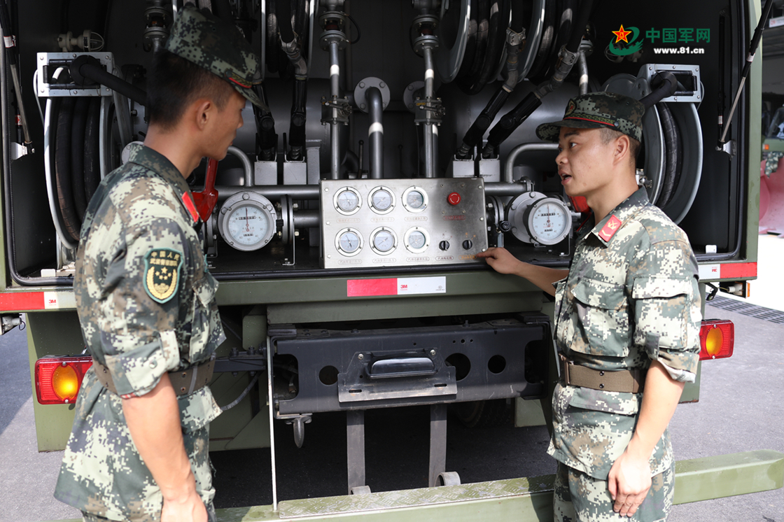 绝活!这位“油腻”小哥为啥能55秒识别15种油品?