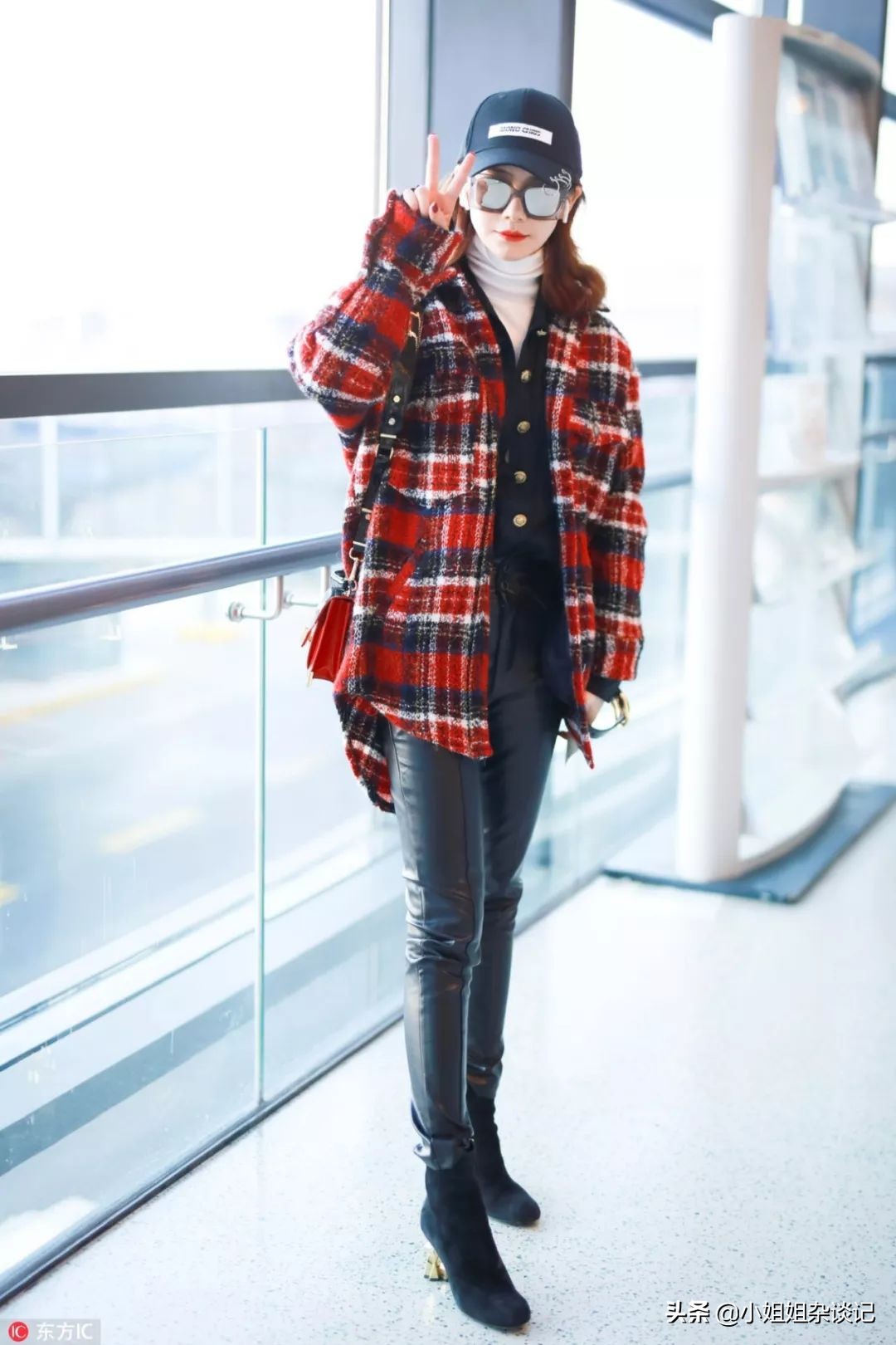 v领毛衣慵懒风显白显瘦,显瘦又百搭全靠这件v领毛衣