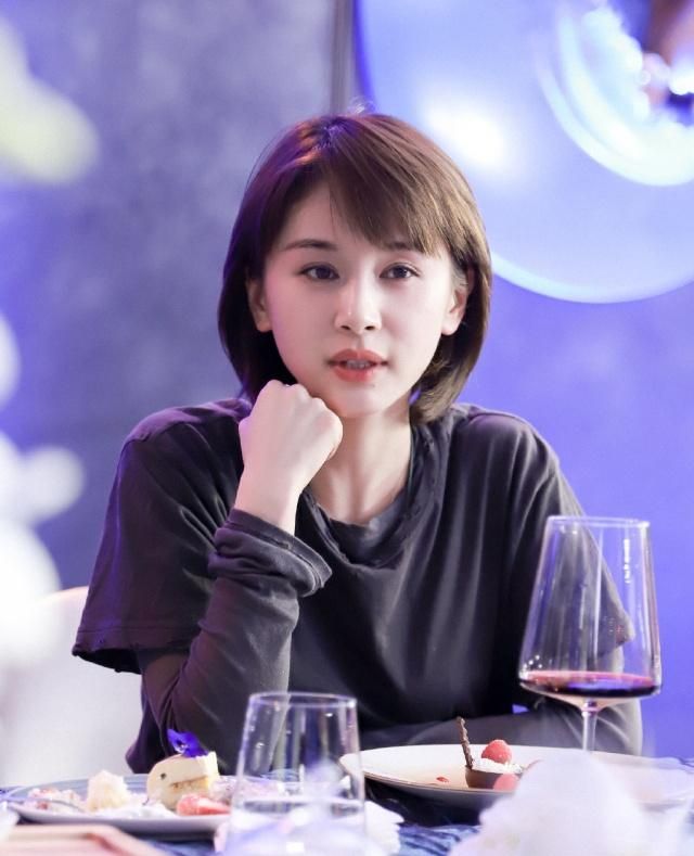 王子文长发好看还是短发好看,王子文发型短发同款