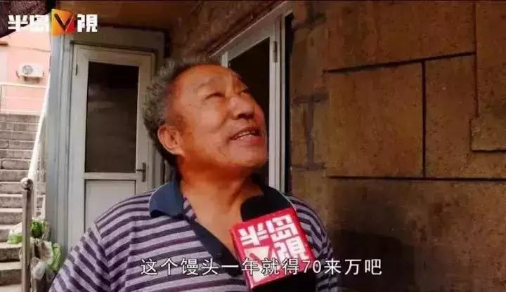 51岁大叔卖鸡蛋灌饼月入三万,51岁大叔直播卖鸡蛋灌饼