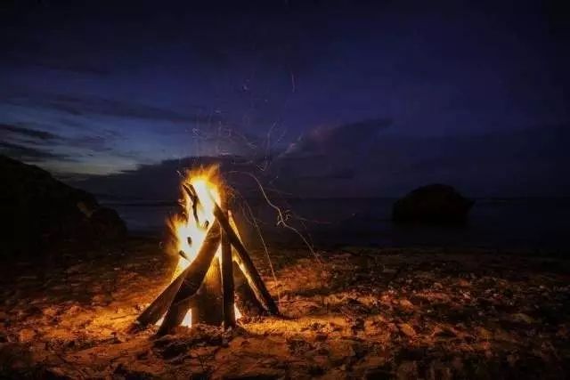 古代没有电灯怎么亮的,古代没有电灯不能用荧光来照明吗