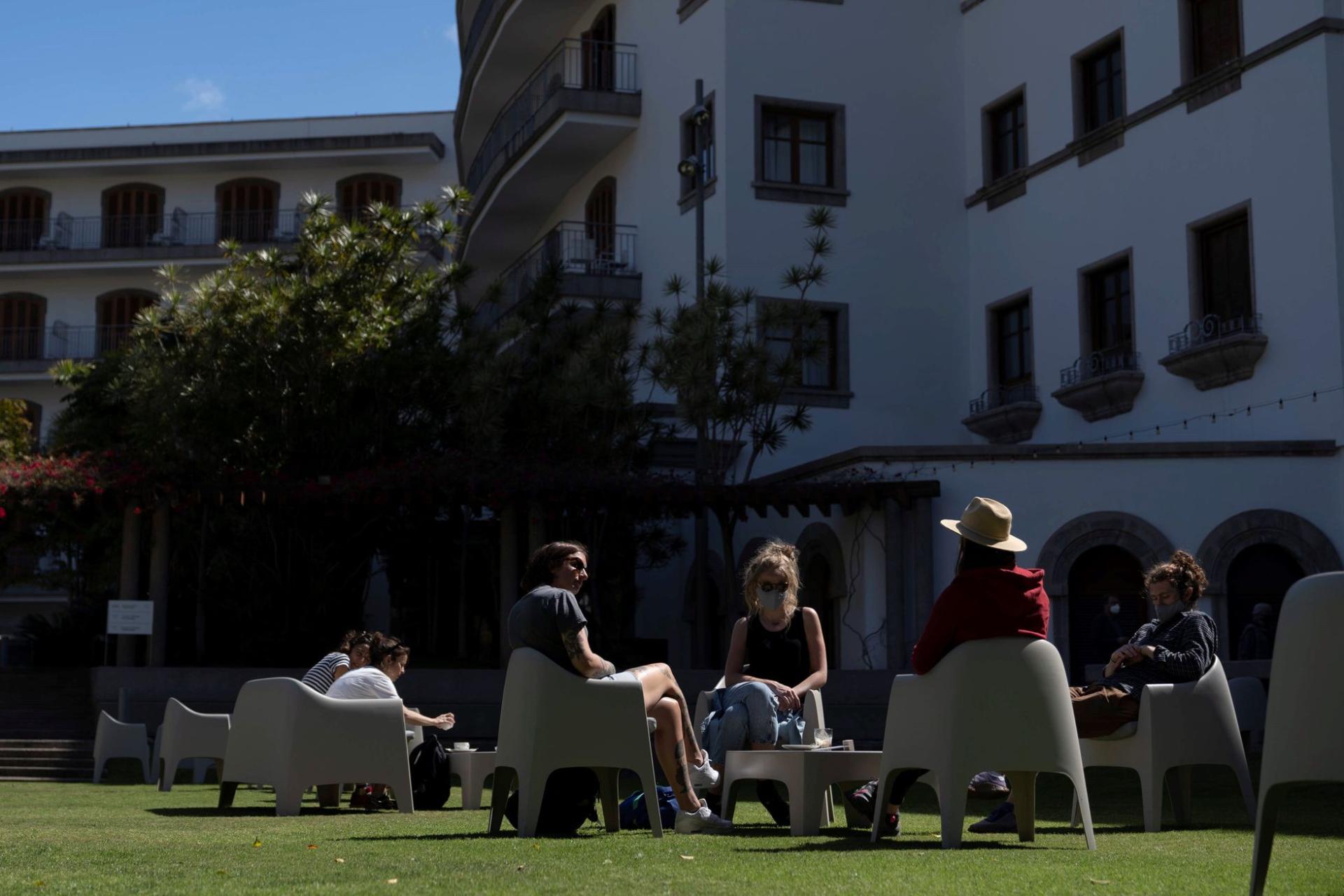 失业率还没搞定,西班牙人就躺平了?有欧盟买单,每周只上四天班