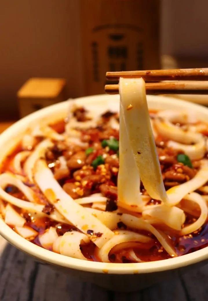 我只吃小面!打卡了这家手工粉后我真香了