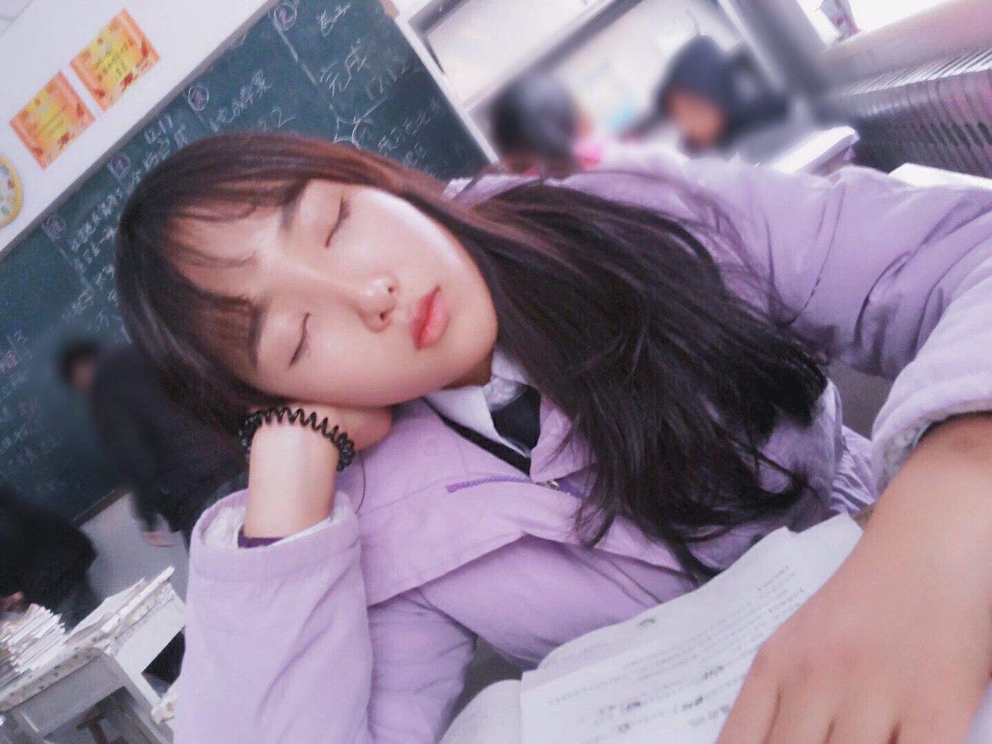 上课老是打瞌睡怎么解决,上课老犯困怎么样才能快速清醒