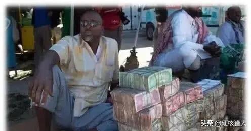 越南街上大堆人民币,越南路边成堆的人民币是真的吗