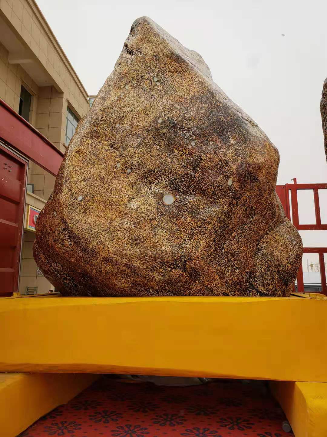 新疆白玉和和田玉哪个好些,乌鲁木齐中疆和田玉