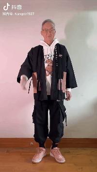 麦当娜50岁时穿衣打扮,61岁麦当娜自曝秀出美貌不减年华