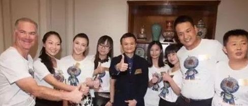 快递小哥连升三级国家授予特别奖,全国抗击新冠疫情表彰会快递员