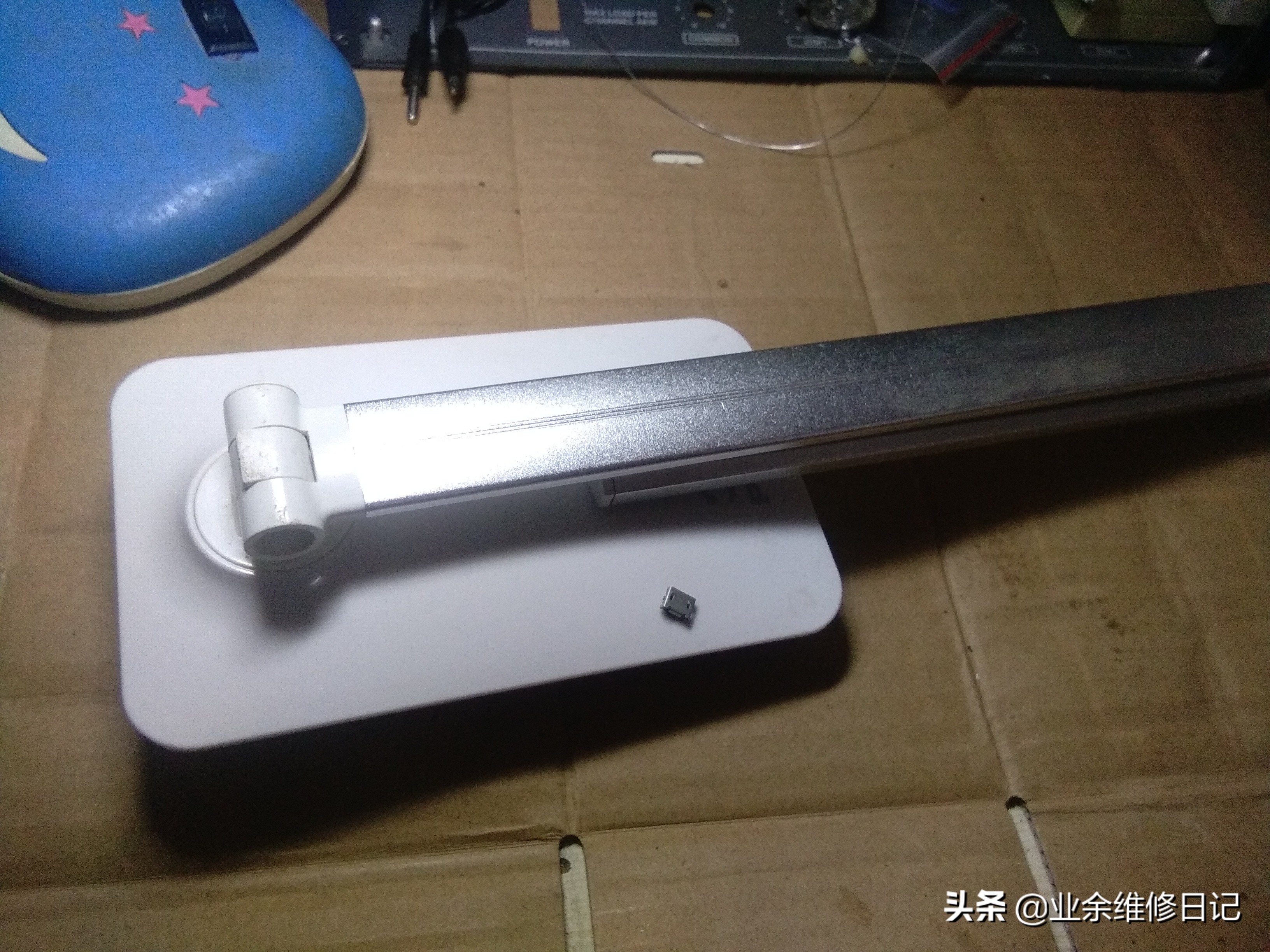 led台灯充电接口坏了怎么修,充电led台灯维修视频教程