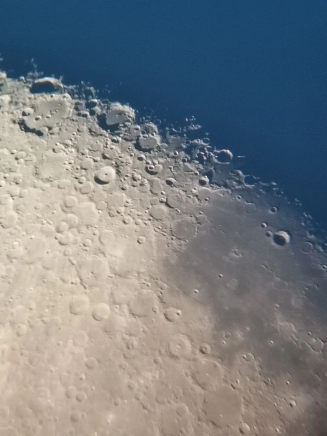 最强天文望远镜观月球效果,牛人自制8亿公里望远镜