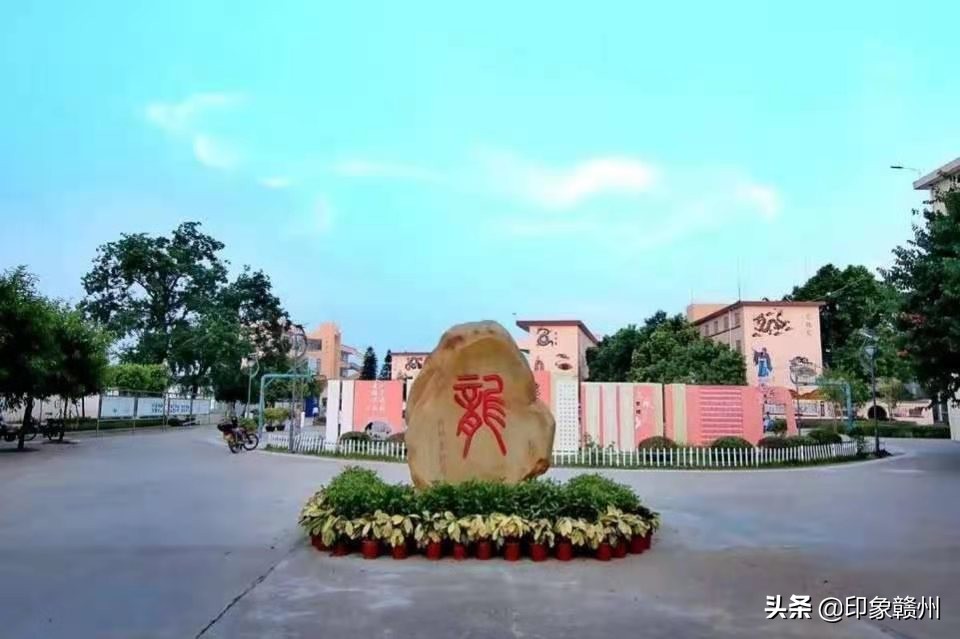 赣州市老城区有哪些中学,赣州中学属于哪个区