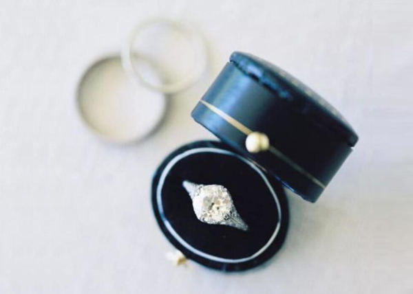 买一克拉钻戒多少钱大概,一克拉钻戒价格最低多少钱