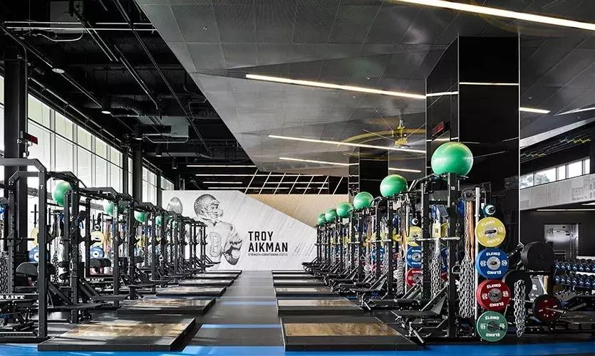 别人学校的运动馆:加州大学(UCLA)炫酷足球中心