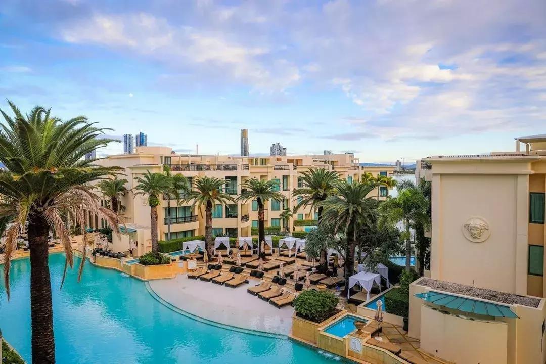 当LVMH、Fendi开始造酒店，安缦都要敬三分