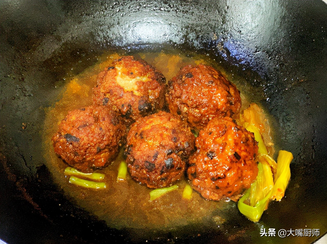 10斤肉馅做红烧狮子头放多少盐,红烧狮子头的经典做法软烂入味