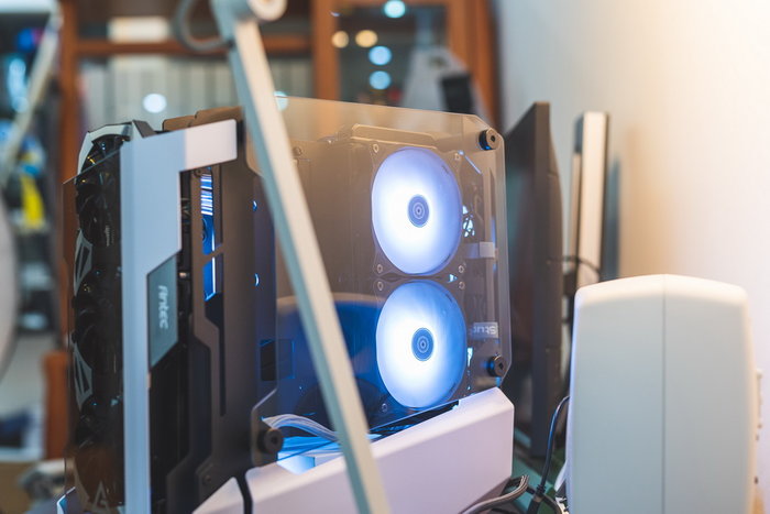 圣诞节前装一台白色的ITX性能钢炮游戏主机