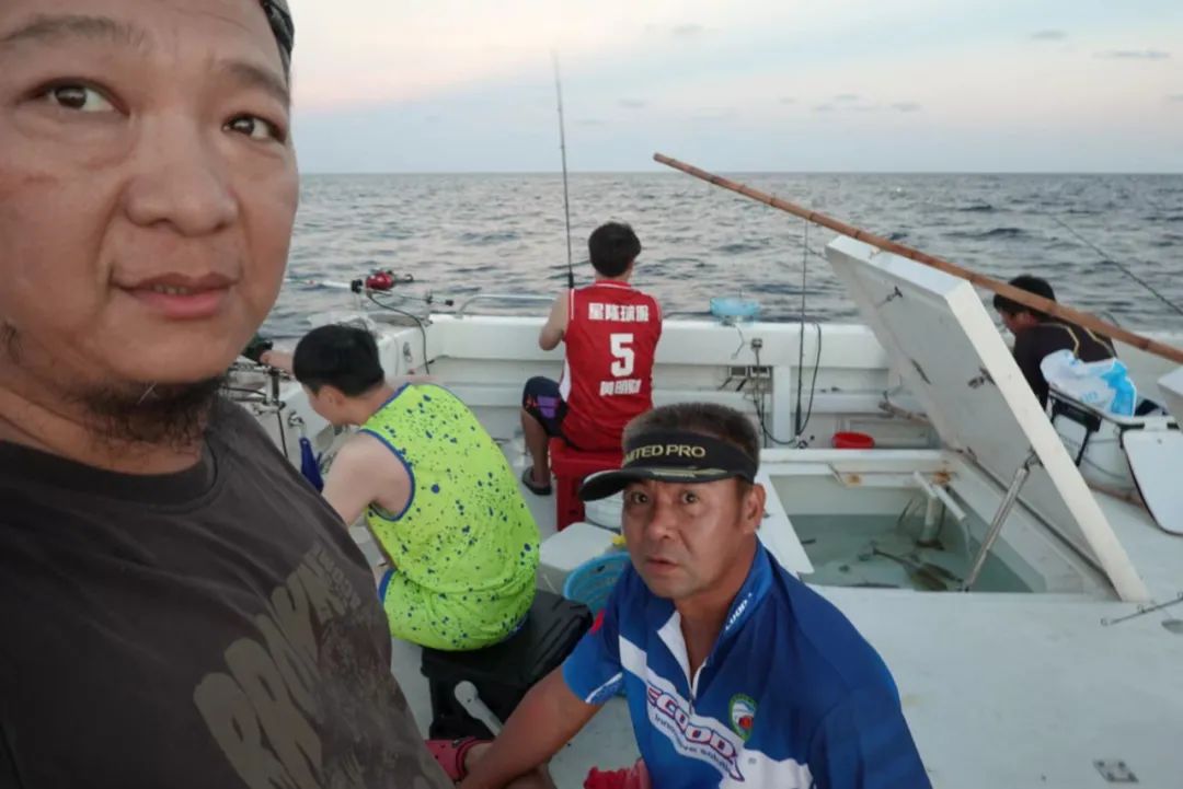 野奢不被鄙视？问问那些爱钓鱼的老孩子们，他们有活蹦乱跳的经验