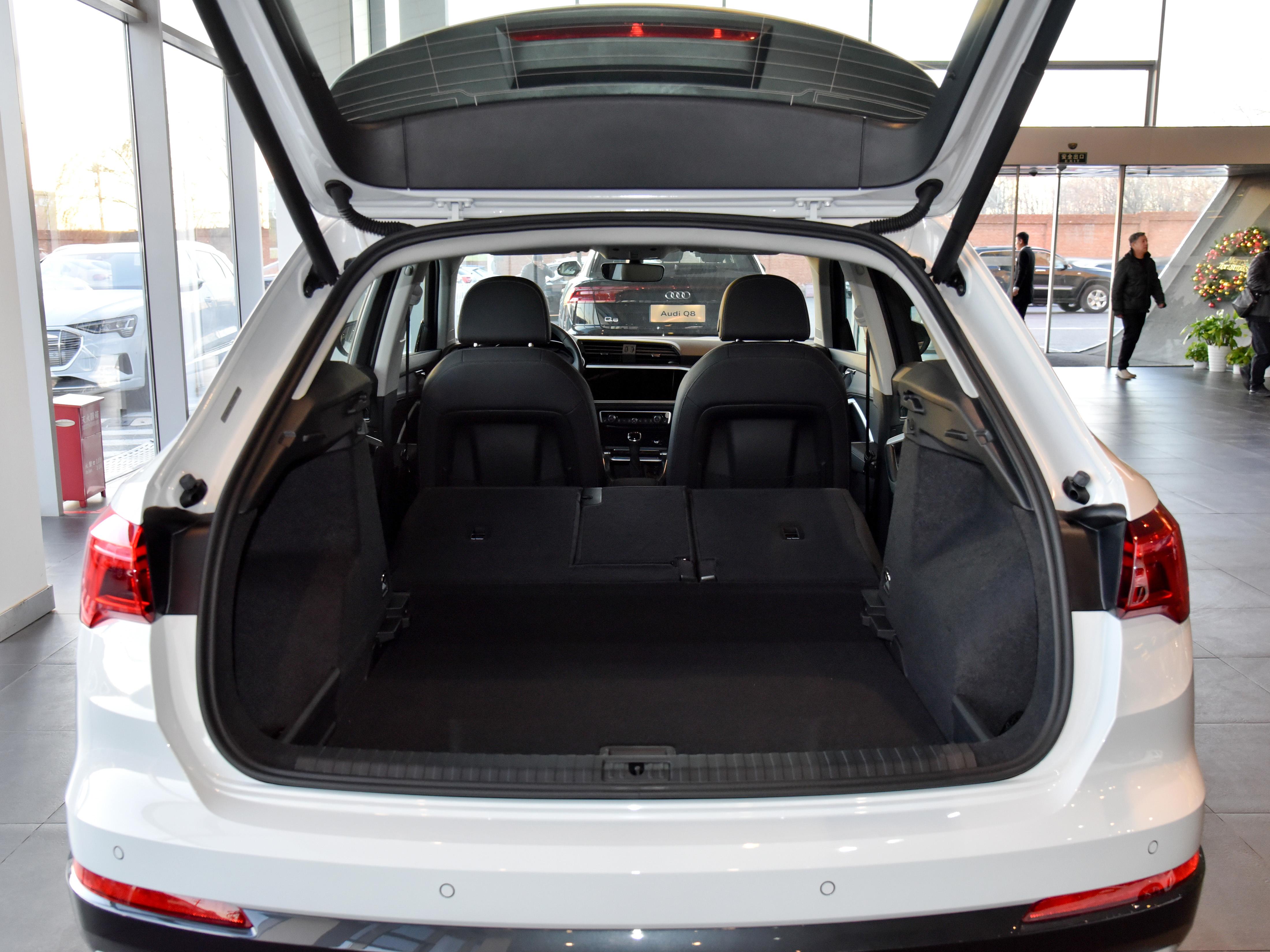 空间大油耗低高颜值15万内的suv,奥迪q3suv最新款