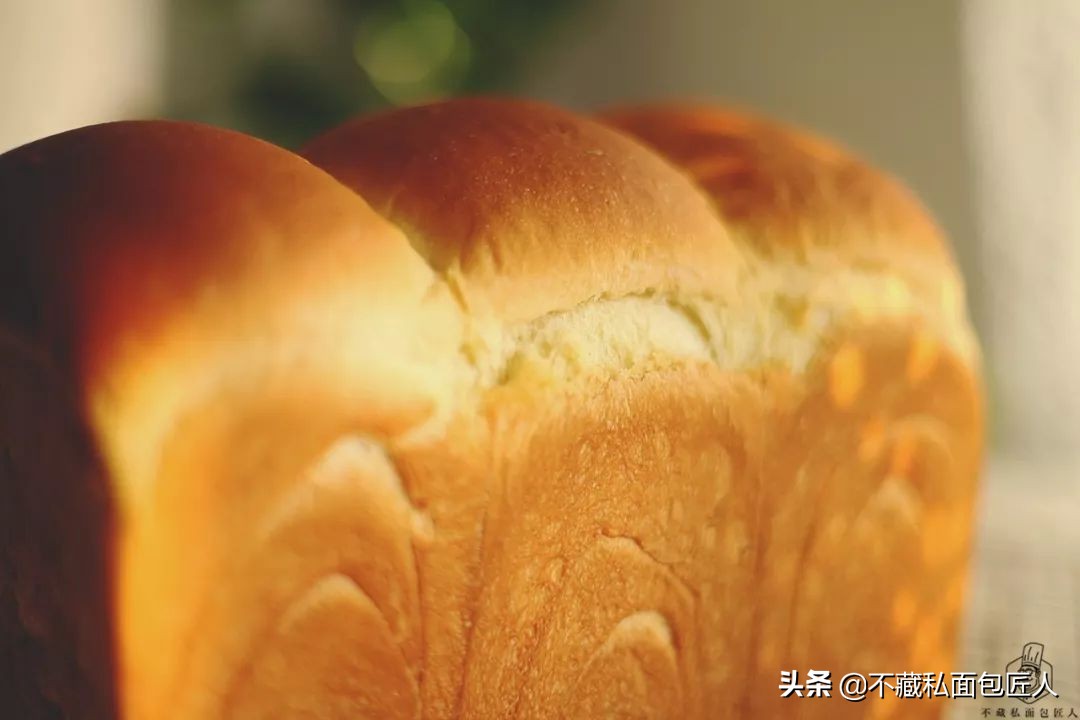 面包表皮起皱的原因,面包出炉后塌陷变皱是什么原因