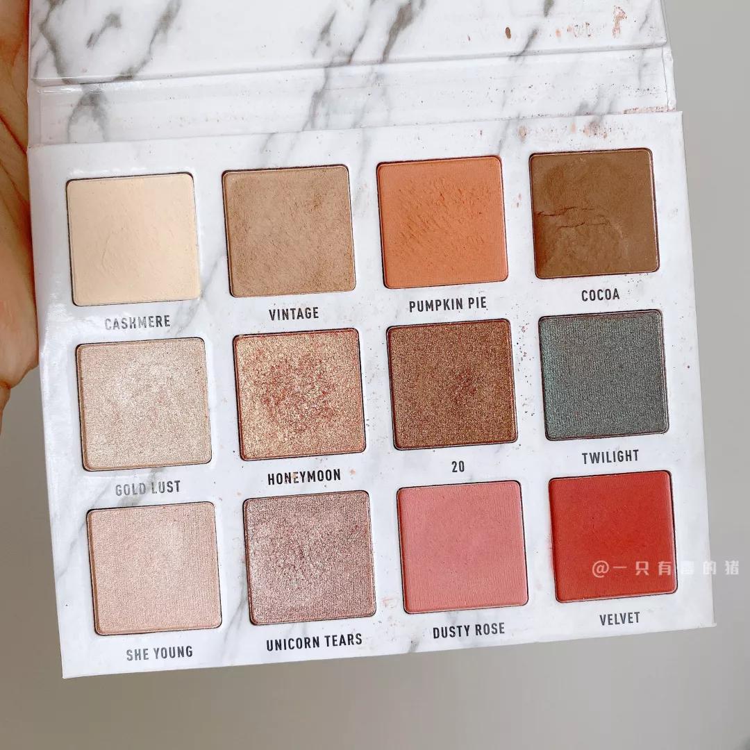 来看看闺蜜的化妆包,姐妹们的化妆包