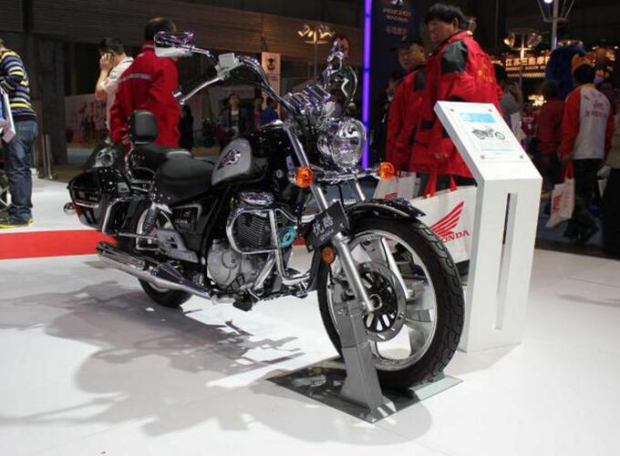 真正的美式太子车!150CC电喷引擎,2L油耗,双筒仪表,配置完善