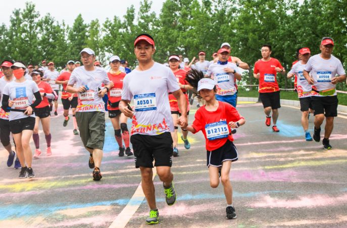 王珞丹成都活动,马拉松燃爆全城