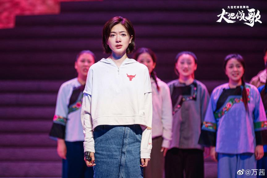 万茜憨憨,万茜耍帅