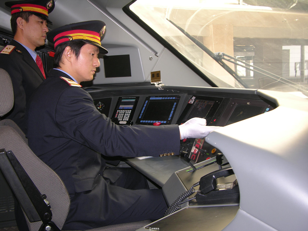 高铁司机月薪多少西安,高铁司机工资一般都是多少钱