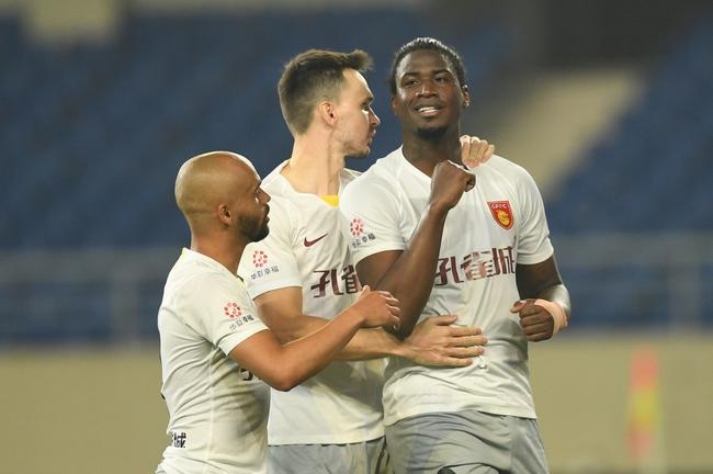 中超两连败！大连人一肚子委屈无处诉说他们被双标判罚杀死