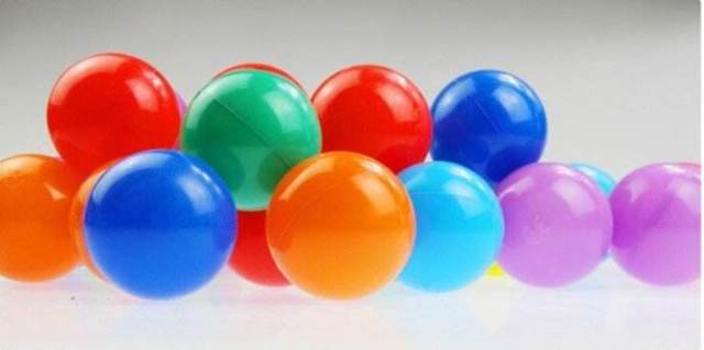 孩子在家里玩球的教育,0-3岁儿童发育球训练