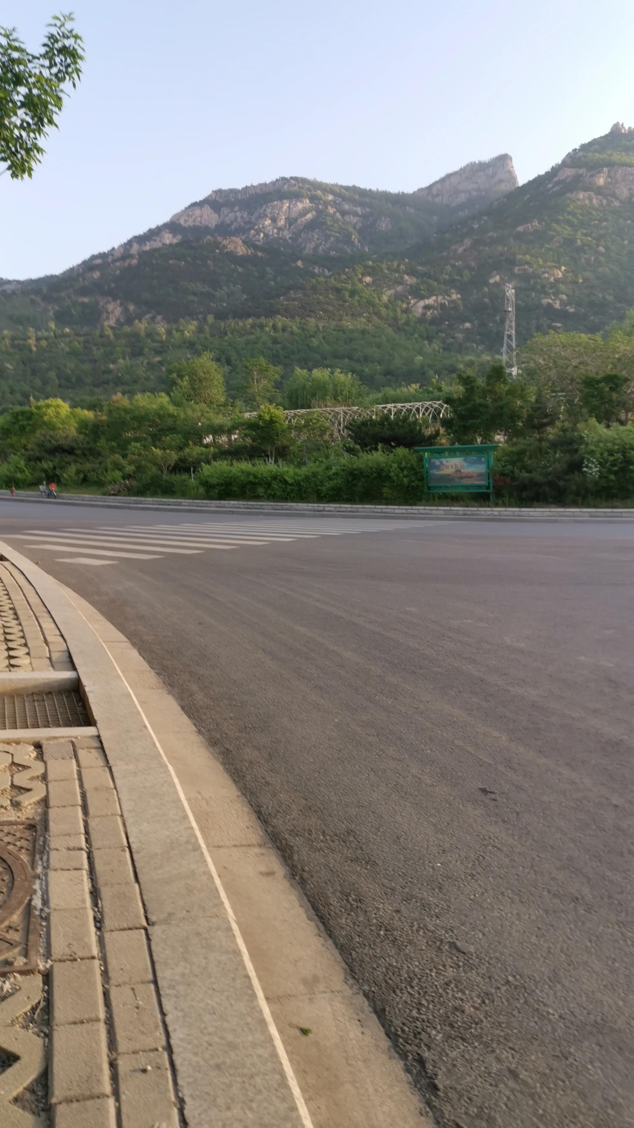 我在泰山望*安泰**（鲁跑之十四）