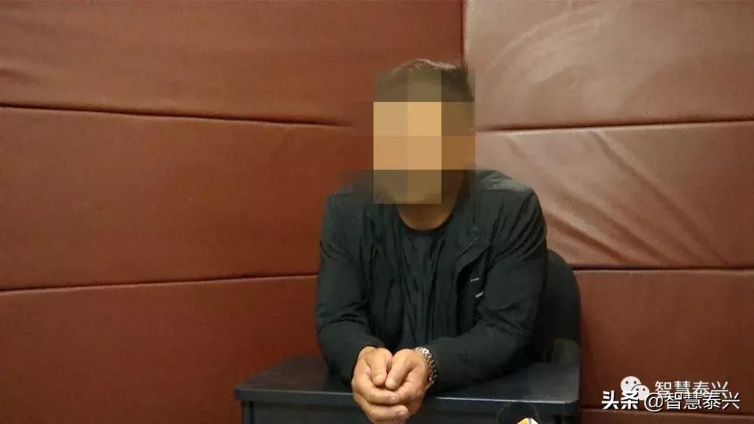 同样的违法行为，被警察罚了三次！这个泰兴人脖子上的金项链真粗