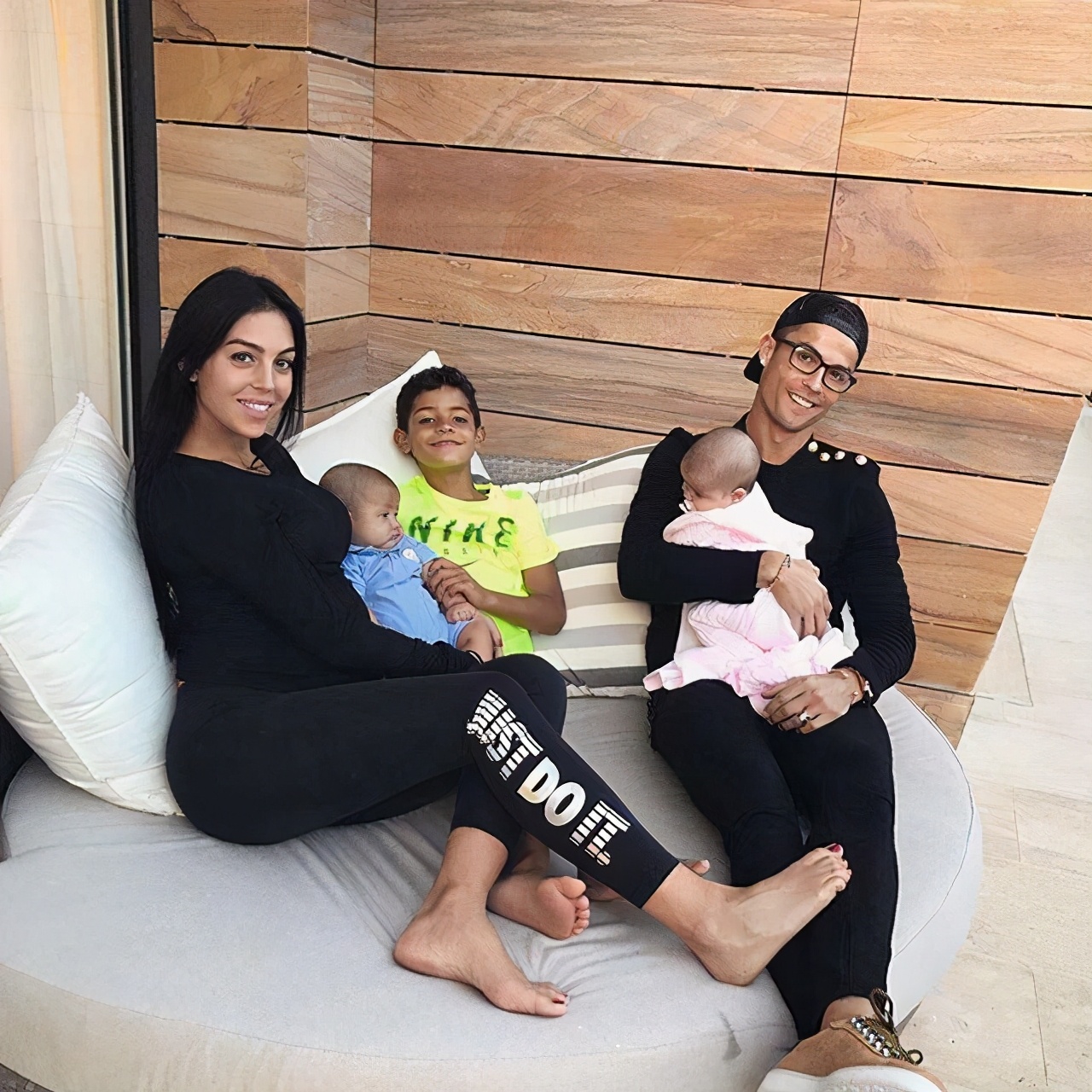 c罗乔治娜太太团,太太团乔治娜