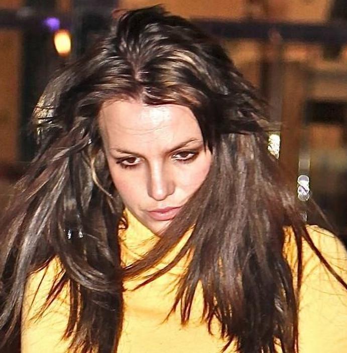 小甜甜布兰妮38岁时被父亲监督,小甜甜布兰妮父亲被截肢