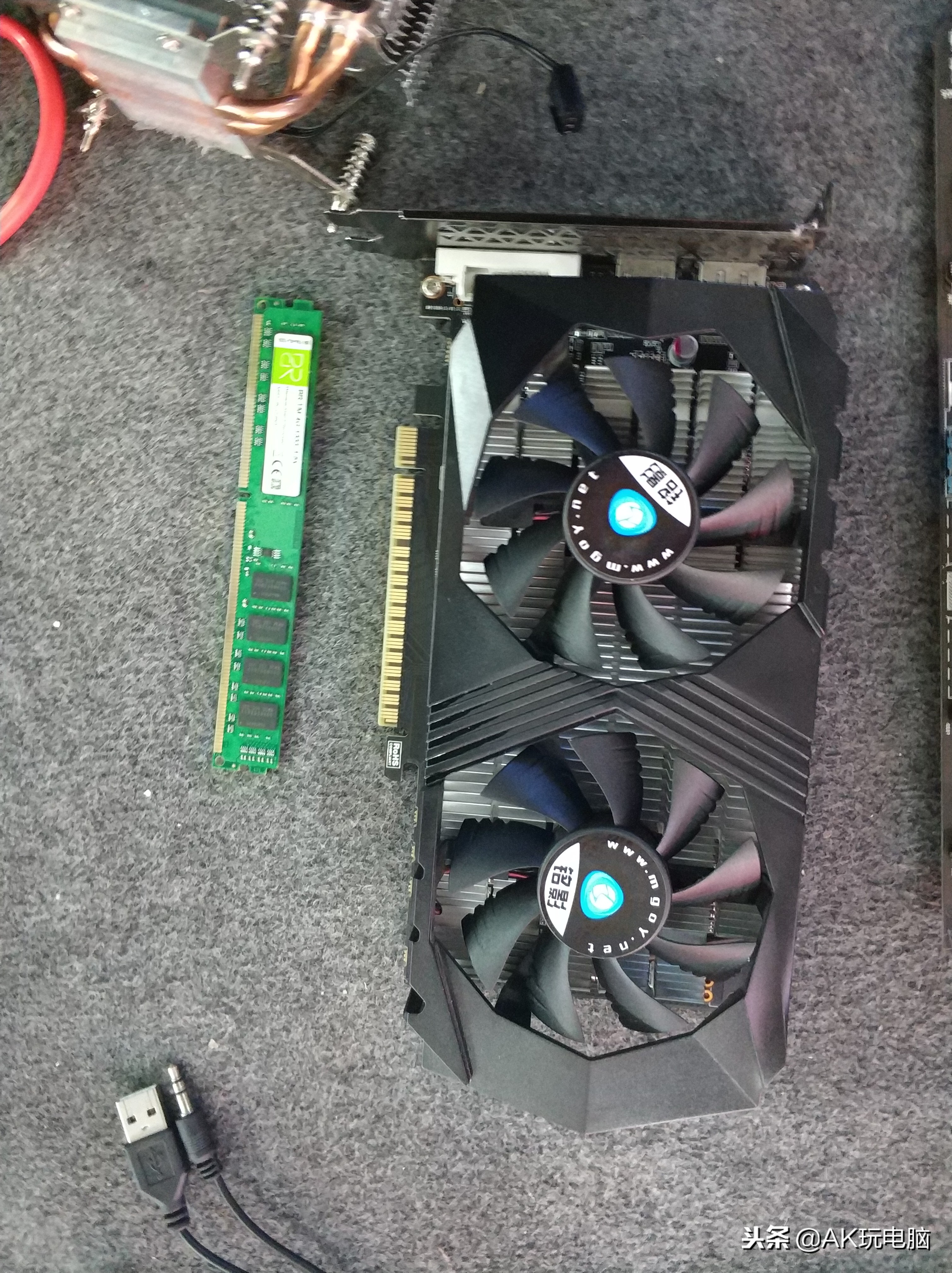 网购电脑翻车,女生组装电脑翻车现场