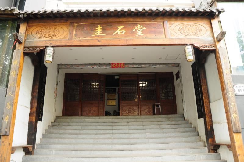 中药饮品消费人群,中药茶饮成年轻人养生新宠