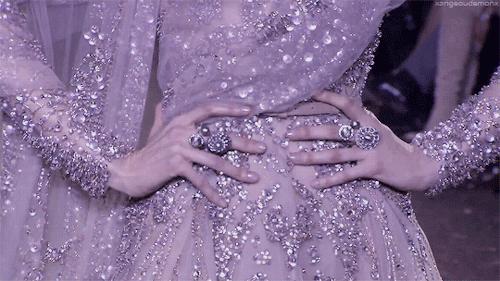 黎巴嫩爆炸发生后，巩俐章子怡的挚爱无声落泪……