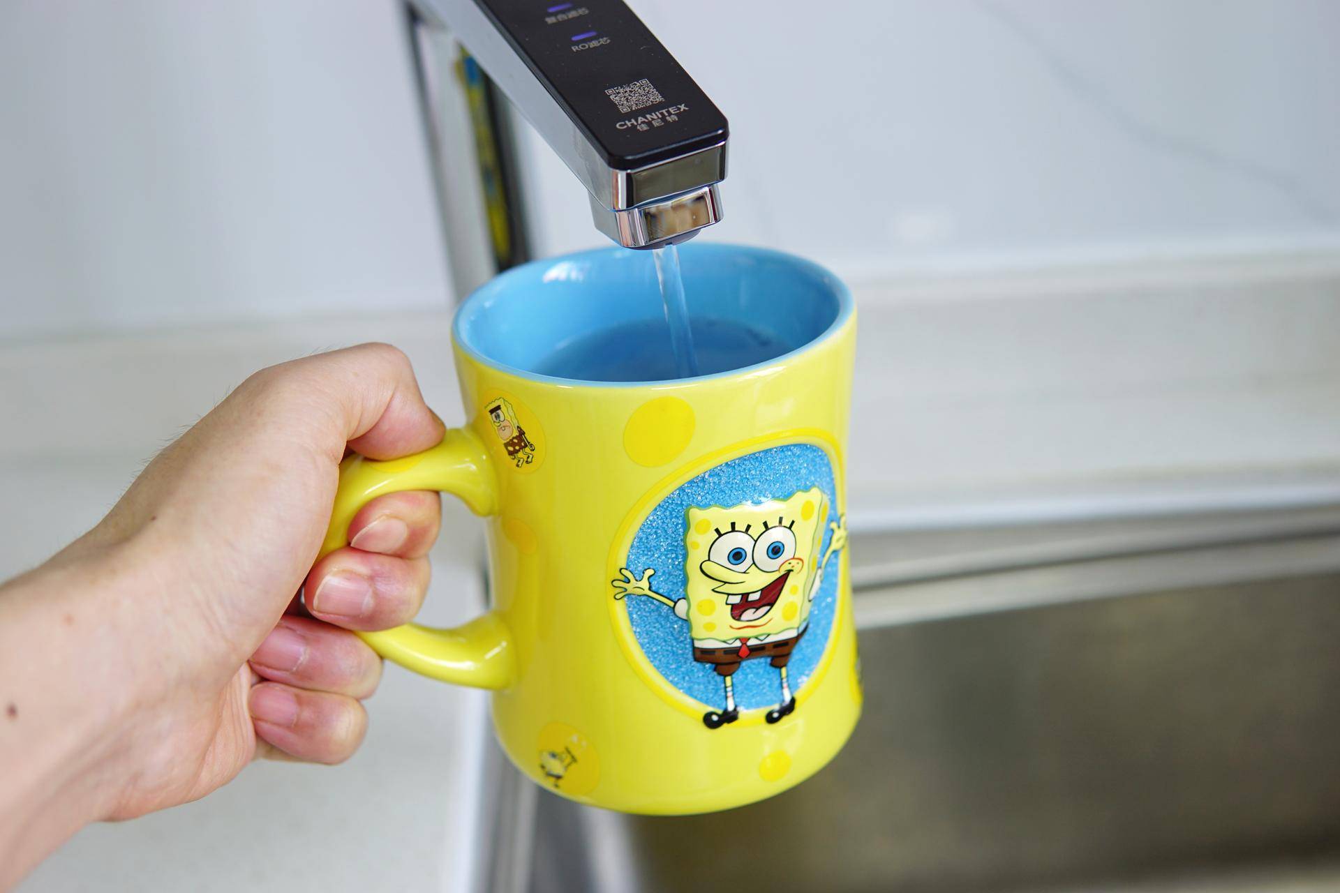 房价那么贵一点也不能浪费,台面净热一体净水机测评