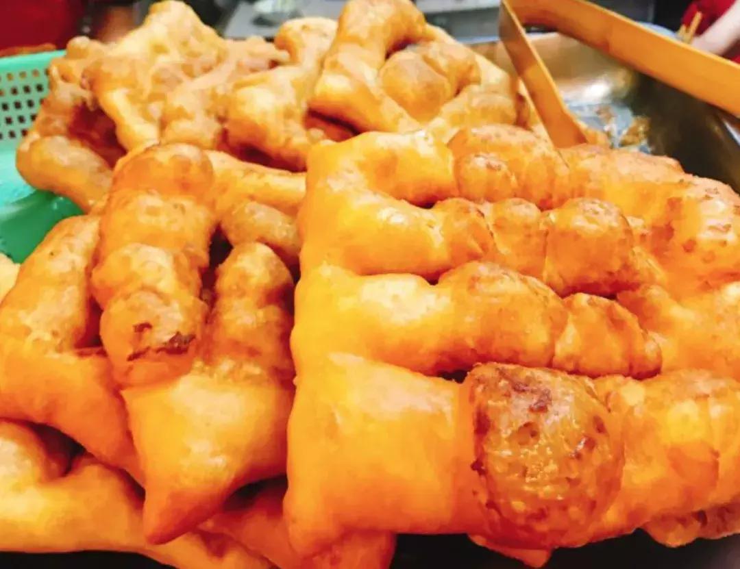 天津特色美食天津煎饼果子 (天津风味小吃三绝)