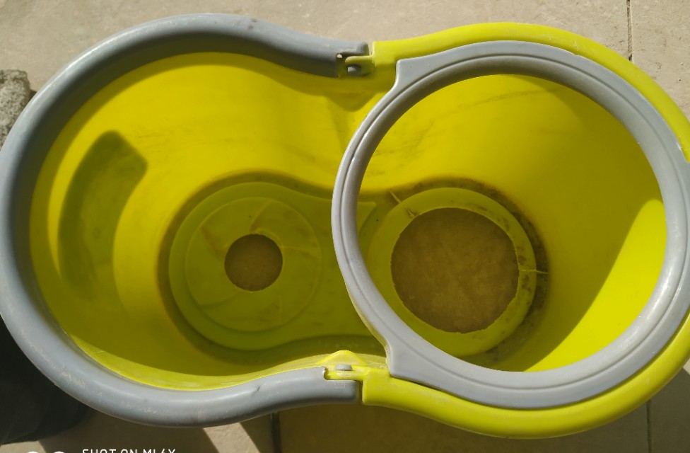 拖把桶改造钓鱼神器,废旧塑料桶改拖把池