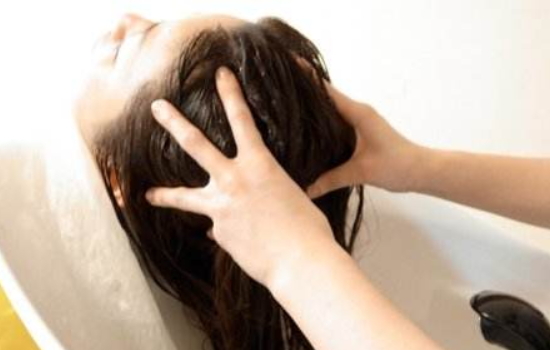 中草药洗头发注意什么,草药洗头什么时候洗好
